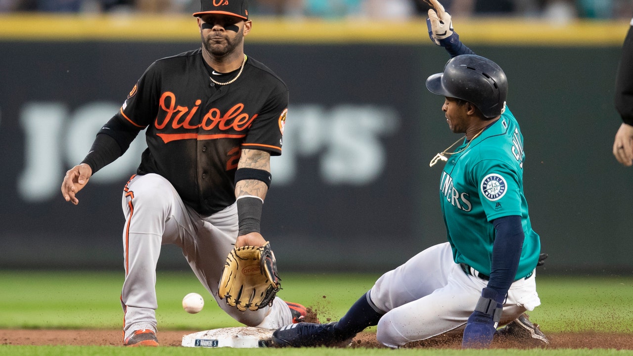 Mariners win 10-9, hand Orioles 10th straight loss